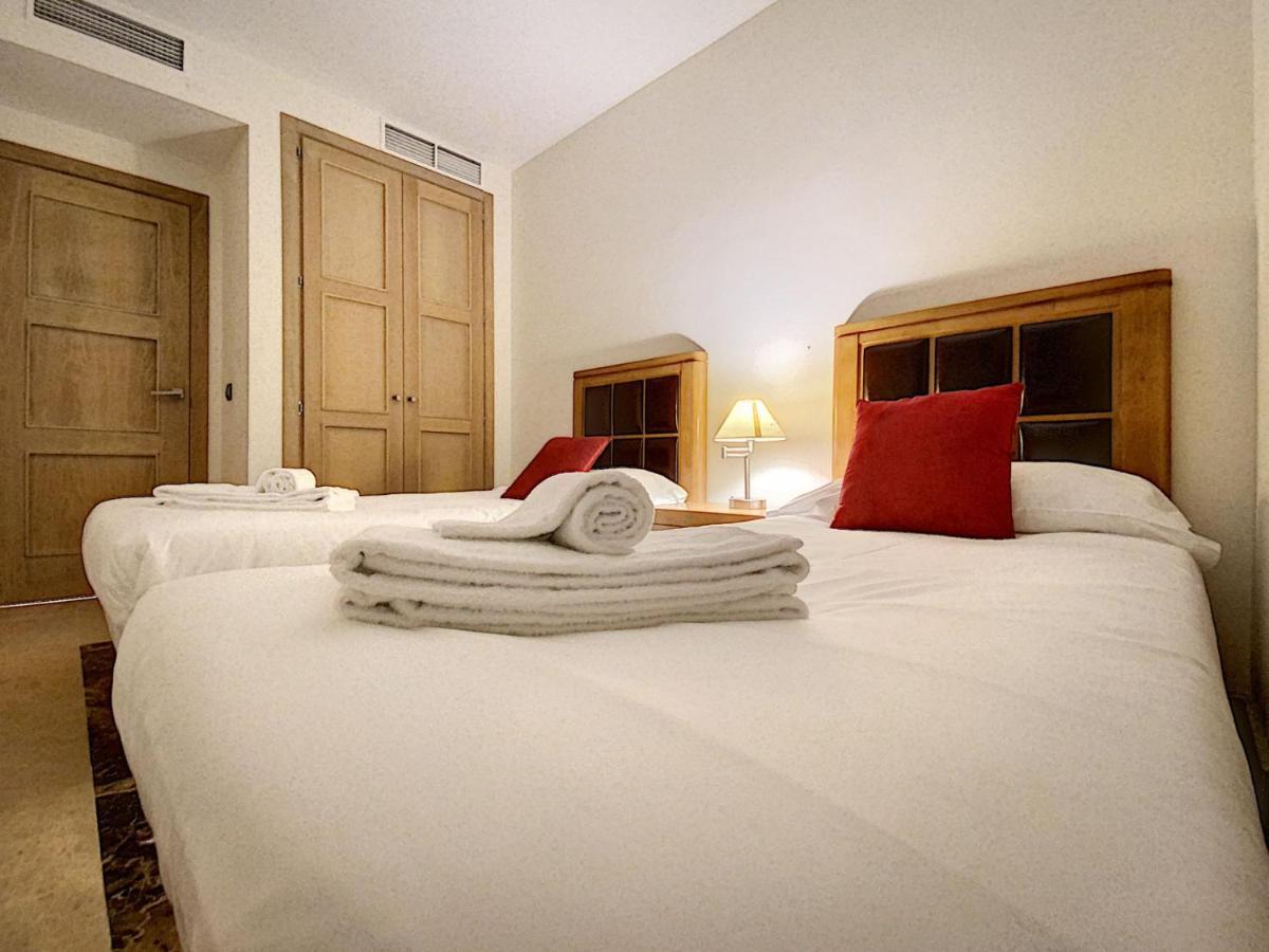 Lovely Apartment With Pool & Sea Views - Marina Del Castillo 2129 Manilva Kültér fotó